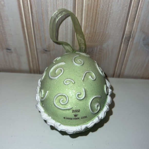 2002 Hallmark Spring Peepers ornament - Picture 3 of 4